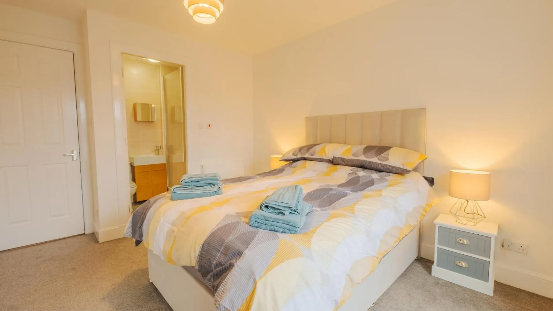 Lejlighed Henrys Apartment, Accommodates 6 Guests Dundee