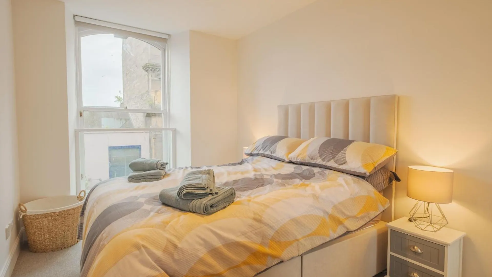 Henrys Apartment, Accommodates 6 Guests Dundee Lejlighed